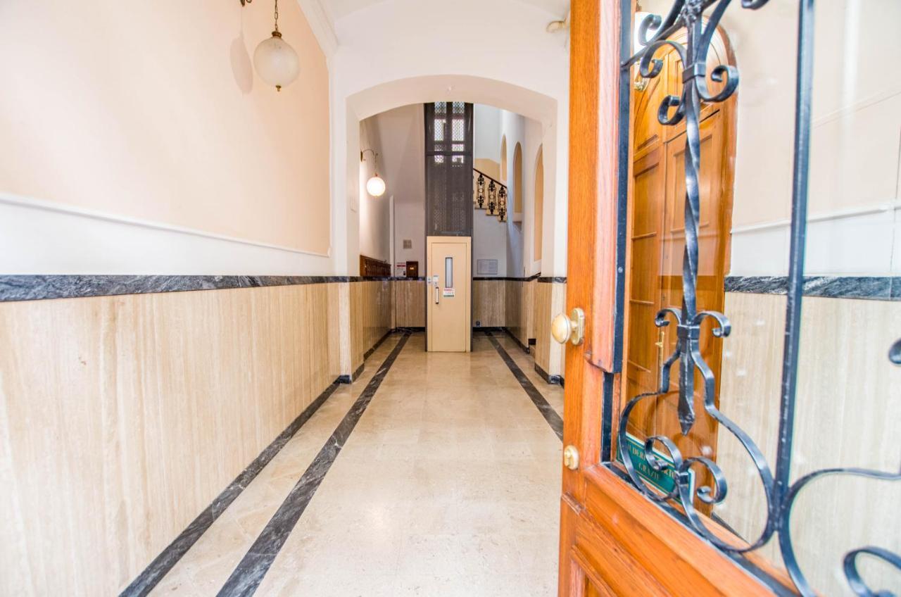 Casa Vacanze Al Teatro Trieste Esterno foto